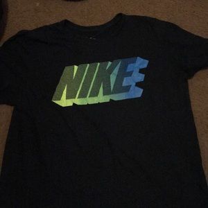 Black nike tee